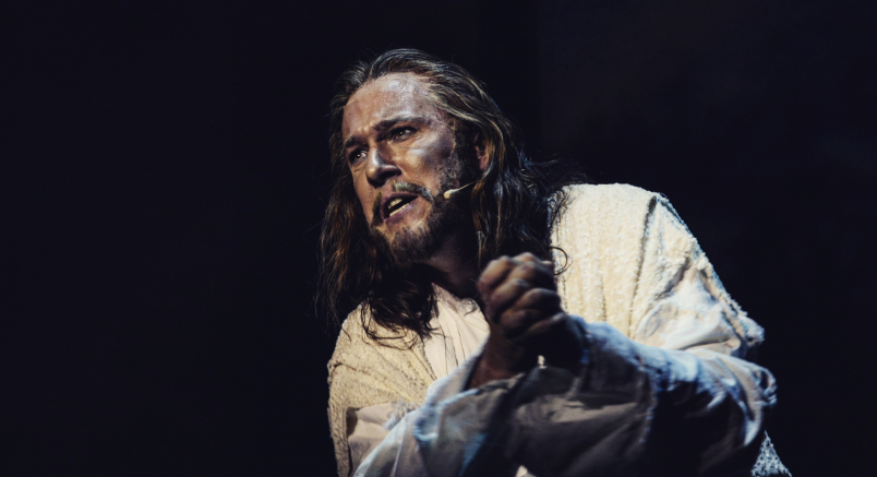 Feke Pál alakítja Jézust a világhírű rockoperában Szegeden