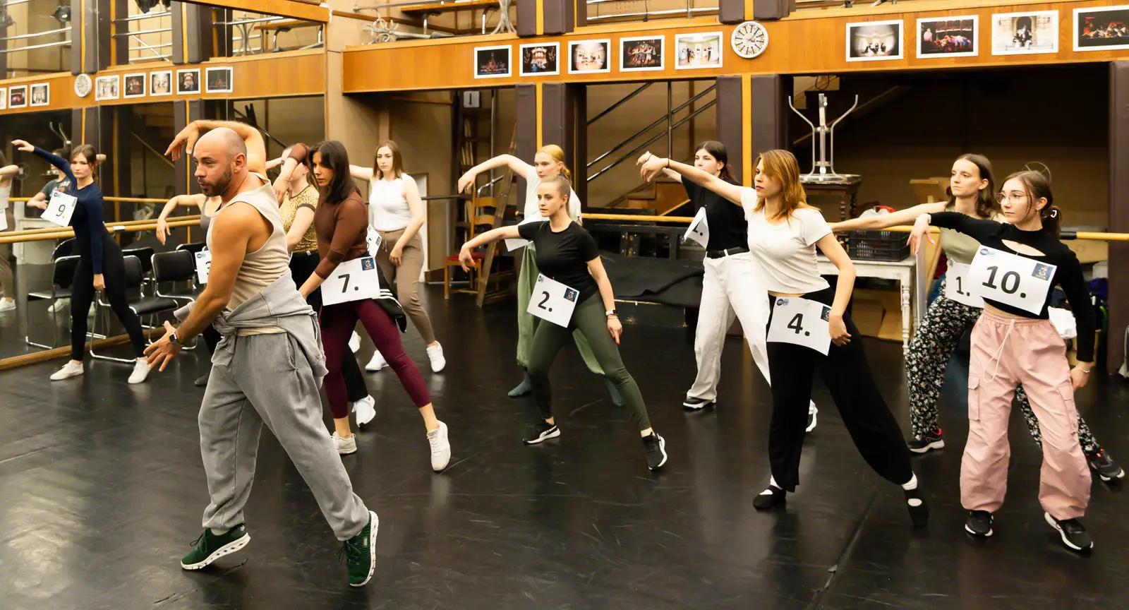 Statisztákat castingolt A 3 testőr