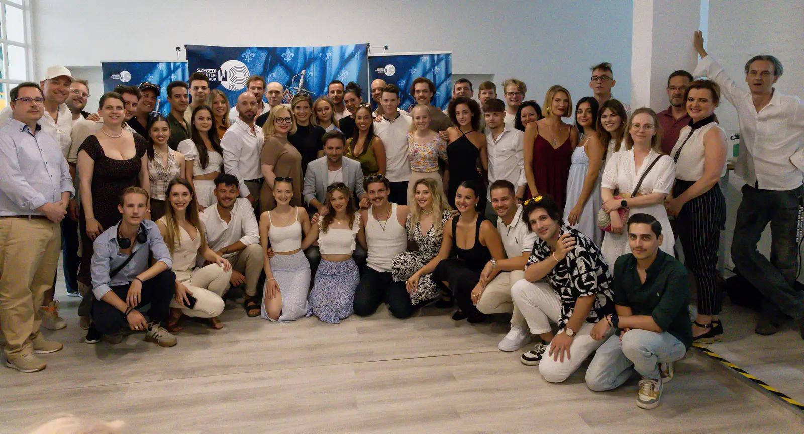 Elrajtolt A 3 testőr!