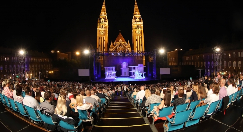 Theatre under the Stars in Cathedral Square
